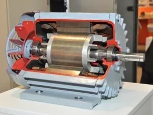 A photograph shows a machine, a Rotterdam Ahoy Eurport motor, with one side opened up to reveal a center spinning axle.