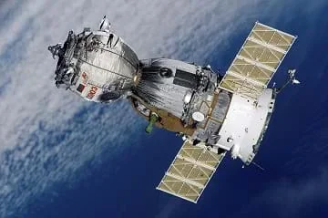 A photograph shows a Russian spacecraft, Soyuz TMA-7, orbiting in space with the Earth's atmosphere in the background.