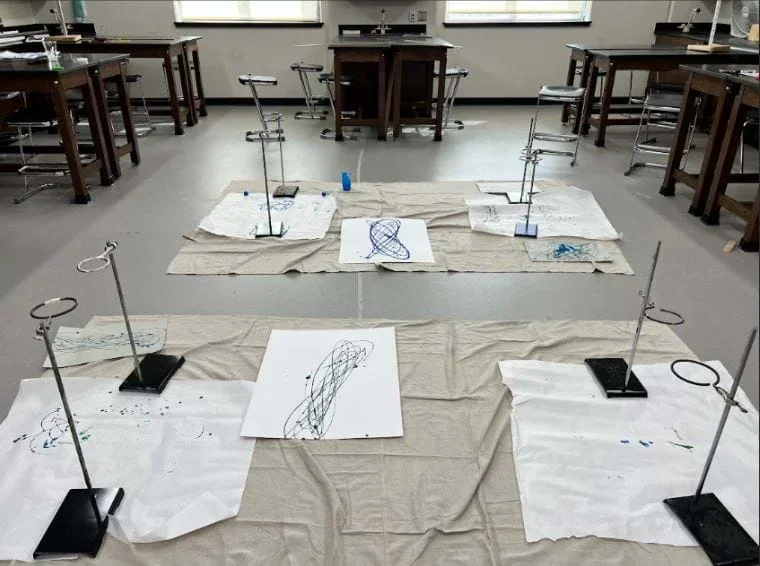 A photo showing an example classroom setup.
